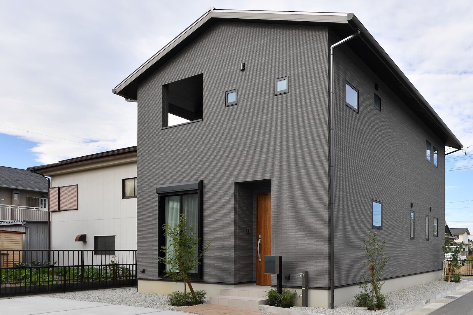外壁の厚みが高級感を生む 三重県住宅生協